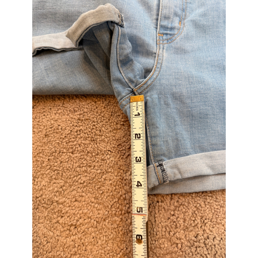 Women's Levi's Light Blue Mid Length Jean Shorts Sz 32 Normcore Y2K 90s inspired - Picture 8 of 16